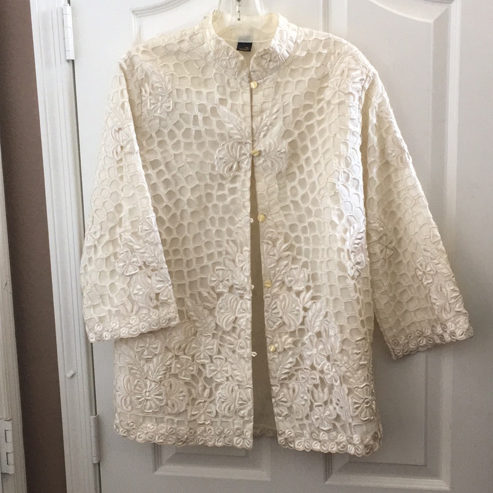 FINAL MARKDOWN Classy crocheted look jacket (M)